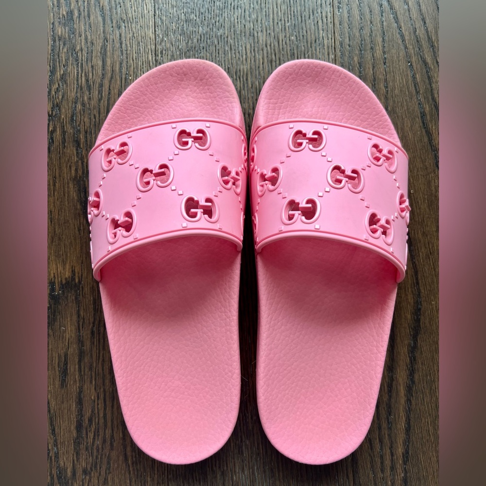 Gucci Pursuit GG Logo Slides